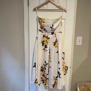 Eva Mendes strapless dress